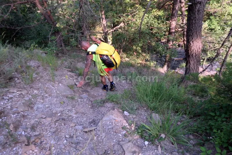 Barranco de Ollaza o de la Acuasta Biesca, Huesca Combinación de Coches