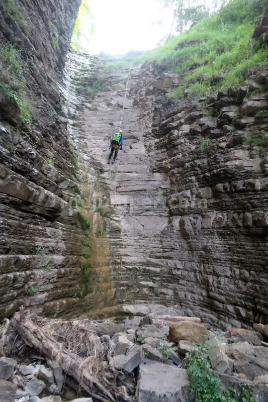 Barranco de Ollaza o de la Acuasta Biesca, Huesca Combinación de Coches