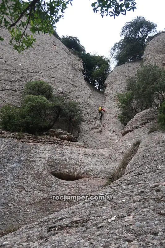 Torrent de la Cueva P-Petit Montserrat, Barcelona Desequipada