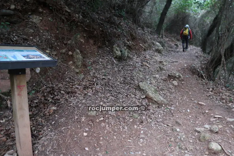Torrent de la Cueva P-Petit Montserrat, Barcelona Desequipada